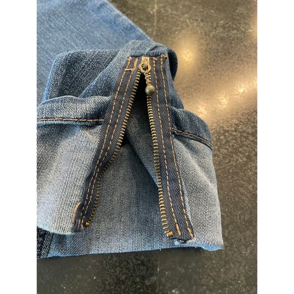 Celebrity Pink Junior size 7 denim capri with zipper detail - Picture 8 of 12